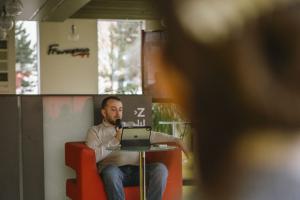 20251209 Neformalne stretnutia Narcizmus v 21. storoci