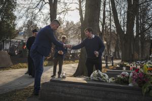 20260311 Sviečka pri hrobe Ladislava Hanusa