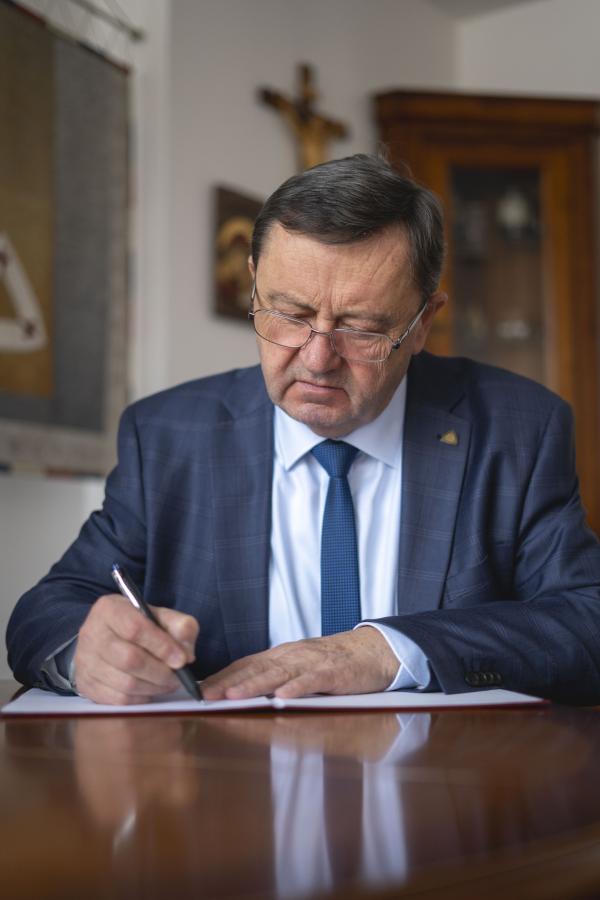 Jaroslav Demko 2026 vertik píšuci